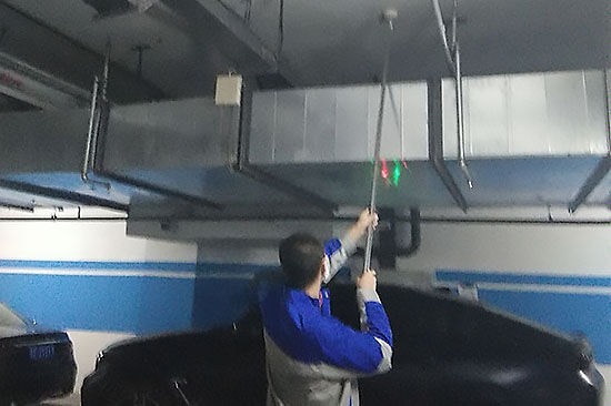 小區(qū)地下車庫維保中 小區(qū)地下車庫維保中